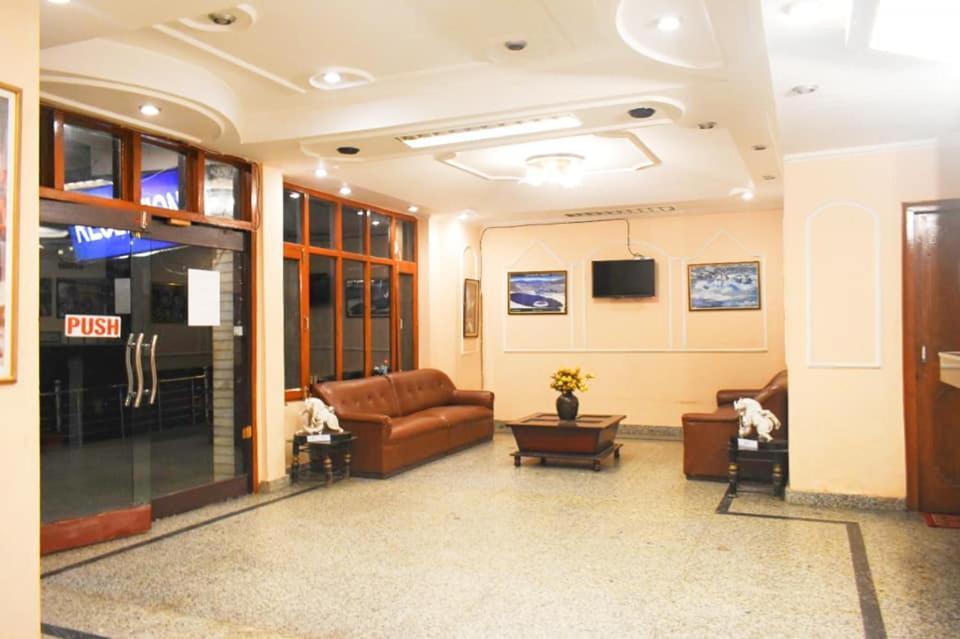Hotel Kalinga Intercontinental Manāli Esterno foto