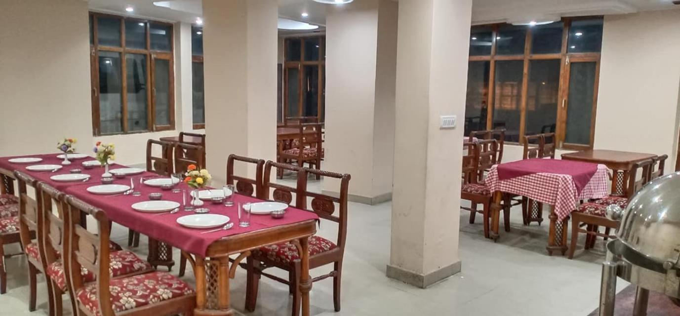 Hotel Kalinga Intercontinental Manāli Esterno foto