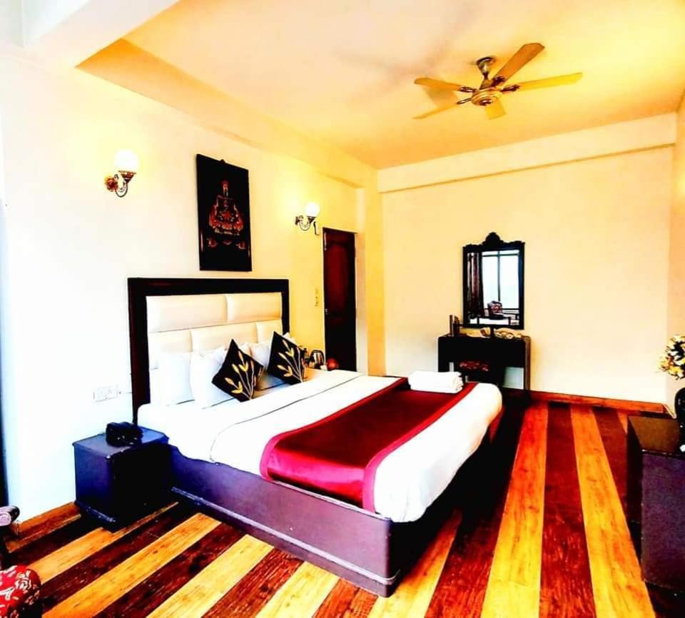 Hotel Kalinga Intercontinental Manāli Esterno foto